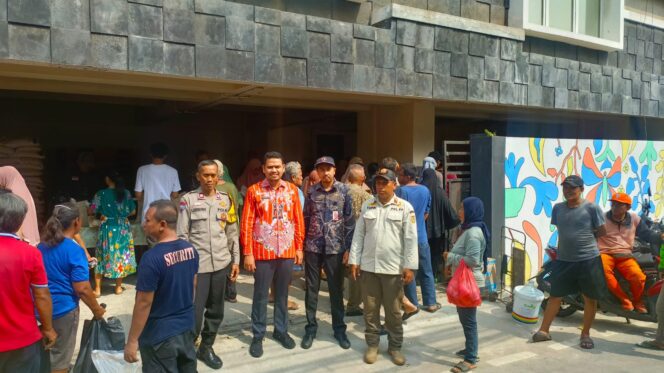 
					Monitoring Pembagian Bansos di Paseban Berjalan Lancar dan Terkendali