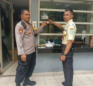 Dekatkan Layanan Kepolisian, Polsek Cempaka Putih Tempel Barcode Curhat Kamtibmas di Kantor BPJS Kesehatan