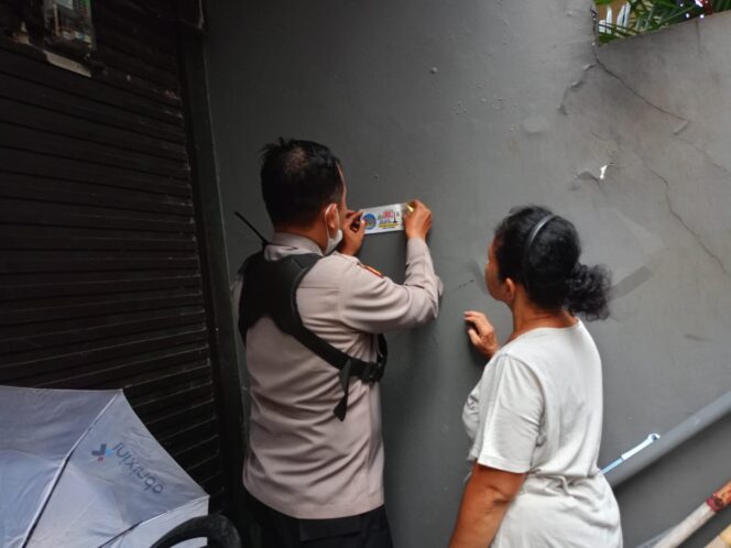 
					Polsek Metro Tanah Abang Menjadi Sahabat Polisi Untuk Masyarakat Gencarkan Sosialisasi Barcode Kamtibmas di Kebon Kacang