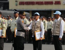Kapolda Metro Jaya Berikan Penghargaan kepada Satpam dan Satkamling Berprestasi