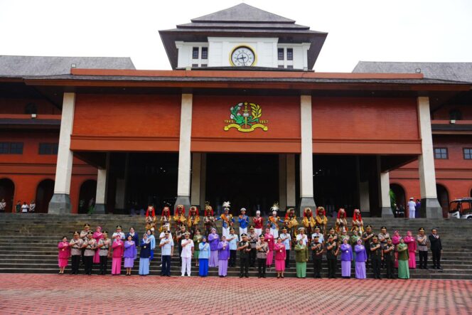 
					Pimpin Wisuda Prajurit Taruna, Kapolri Tekankan Sinergitas TNI-Polri untuk Wujudkan Indonesia Emas 2045