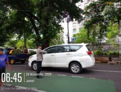 Rutin Atur Lalu Lintas Pagi Hari di Pertigaan Kebon Kacang Raya, Polsek Metro Tanah Abang Pastikan Lalin Lancar
