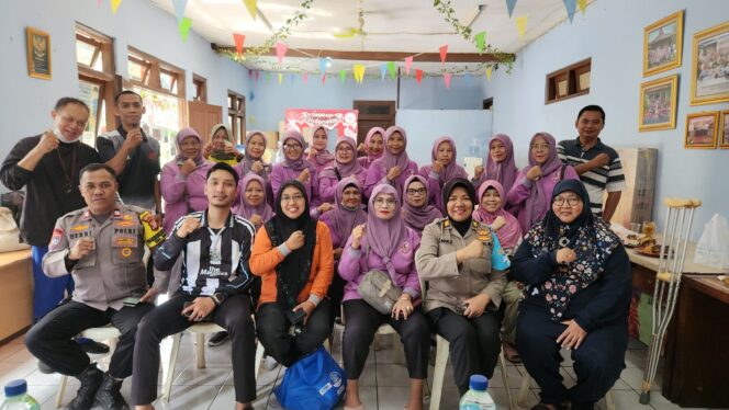 
					Polwan Jaga Jakarta Berikan Edukasi untuk Warga RW 06 Bendungan Hilir