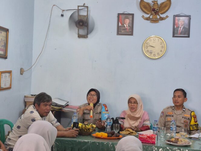 
					Polwan Jaga Jakarta Edukasi Warga RW 03 Kebon Melati, Soal Bahaya Kekerasan dan Perlindungan Perempuan