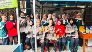 Polwan Jaga Jakarta Imbau Warga Mangga Dua Selatan Saling Jaga Lingkungan dan Keluarga