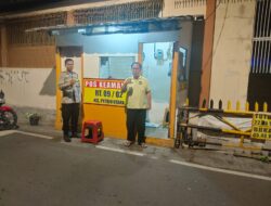 Bhabinkamtibmas Sambangi Satkamling RW 02, Perkuat Keamanan Warga Petojo Utara