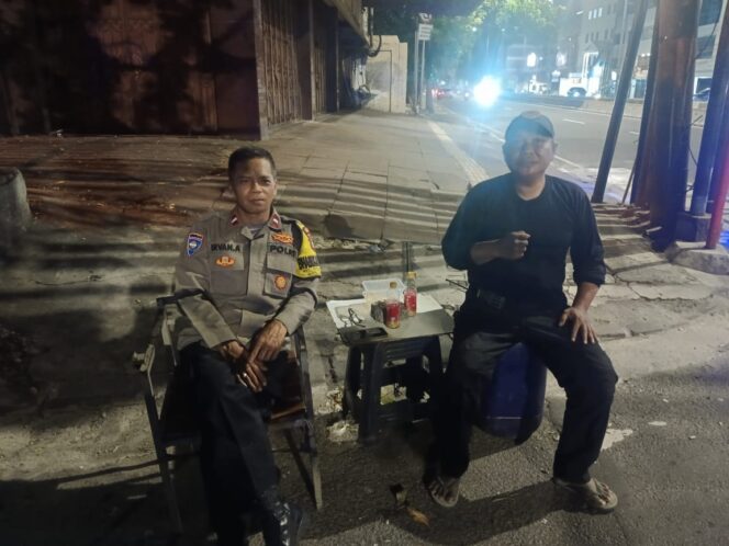 
					Bhabinkamtibmas Sambangi Satkamling RW 08, Warga Petojo Utara Didorong Lebih Ketat Jaga Keamanan Lingkungan
