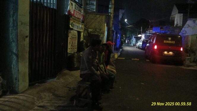 
					Bhabinkamtibmas Ajak Satkamling RW 07 Tingkatkan Keamanan Berbasis Warga