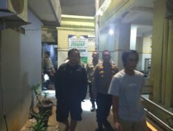 Patroli Jalan Kaki Polsek Menteng, Dekatkan Polisi Dengan Warga Menteng Jaya