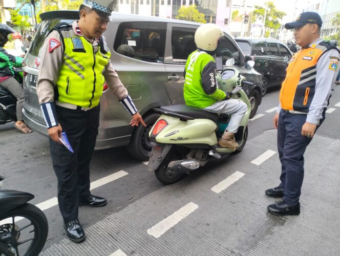 
					Satlantas Jakpus Intensifkan Edukasi Keselamatan dalam Operasi Zebra Jaya 2025