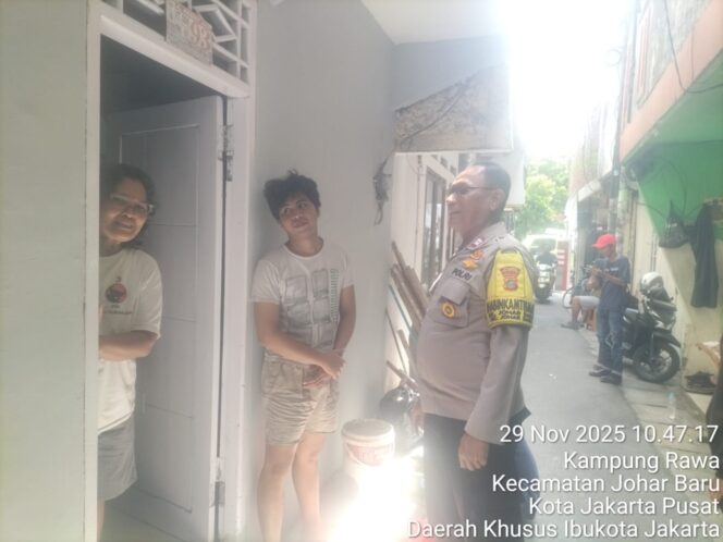 
					Kunjungan dan Sambangi Keluarga Korban Kejahatan, Bhabinkamtibmas Johar Baru Tekankan Penguatan Kewaspadaan