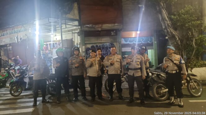 
					Patroli Cipta Kondisi Polsek Johar Baru Perkuat Antisipasi Guantibmas di Waktu Dini Hari