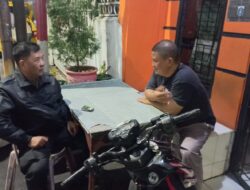 Sambangi Pos Kamling RW 01, Bhabinkamtibmas Tanah Tinggi Perkuat Deteksi Dini Kamtibmas Bersama Warga