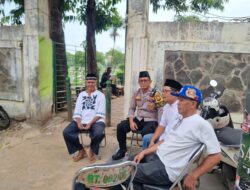Wujud Kepedulian, Bhabinkamtibmas Karet Tengsin Hadiri Takziah Ibunda Ketua RT 02/06