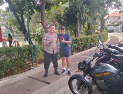 Patroli Dialogis di Taman Situ Lembang, Bhabinkamtibmas Menteng Ajak Warga Jaga Keamanan Bersama