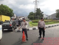 Pengaturan Lalin Sore Hari, Samapta Polsek Senen Intensifkan Pelayanan Humanis di Kramat Bunder