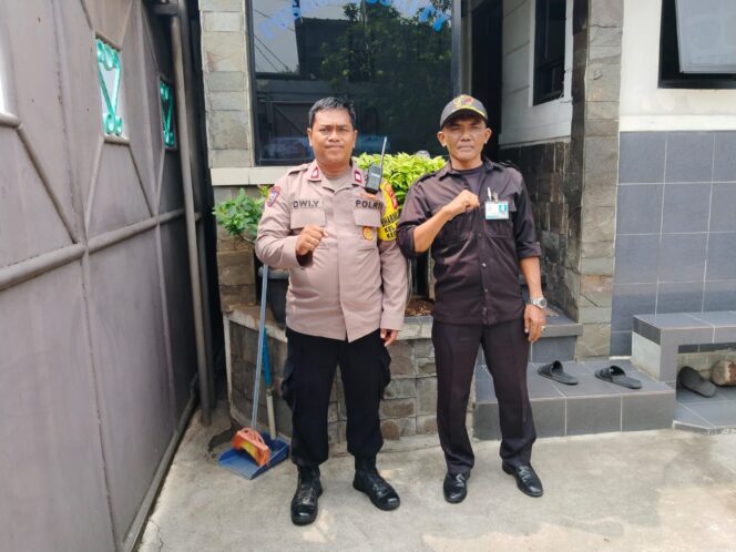 
					Perkuat Sinergi dengan Petugas Keamanan, Polisi Lakukan Sambang ke Jl. Garuda