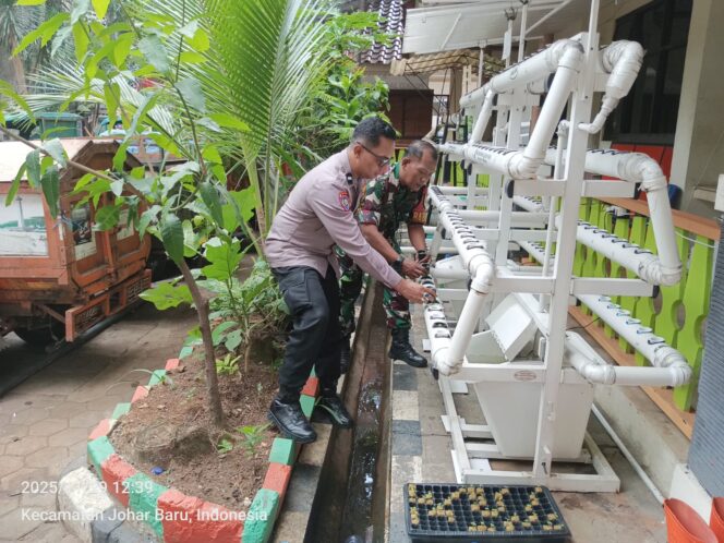 
					Kolaborasi TNI–Polri, Pemerintah dan Warga Kampung Rawa Dorong Swasembada Pangan lewat Tanaman Hidroponik