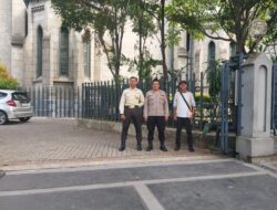 Kapolsubsektor Pasar Baru Pimpin Amankan Misa Di Katedral, Ibadah Berjalan Kondusif