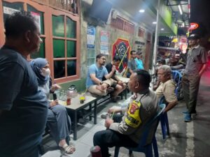 Bhabinkamtibmas Duri Pulo Perkuat Cooling System di Satkamling RW 07