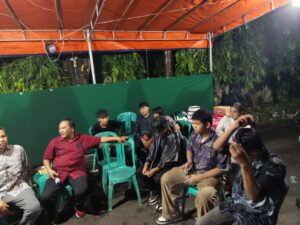 Siskamling Diperkuat, Bhabinkamtibmas Bersama Pengurus dan Warga RW 03 Petamburan Cegah Tawuran dan Kriminalitas