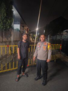 Bhabinkamtibmas Benhil Sambangi Pos Satkamling RT 10/05, Perkuat Sinergi dan Cegah Curanmor