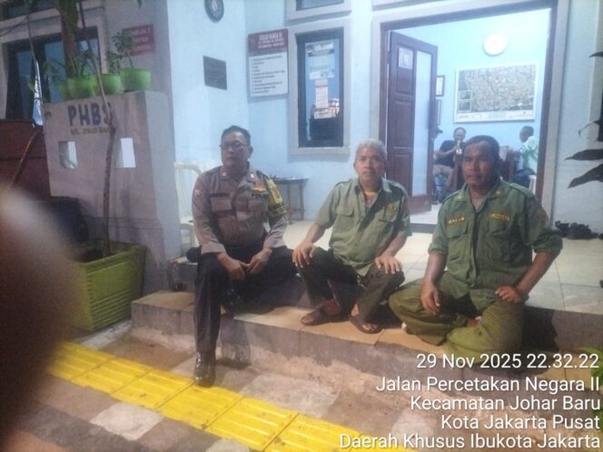 
					Patroli Dialogis dan Sambang ke Poskamling RW 06, Polsek Johar Baru Tingkatkan Keamanan Lingkungan