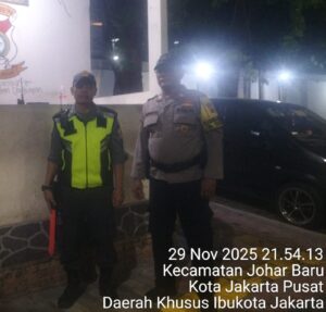 Patroli Malam dan Sambang Poskamling, Bhabinkamtibmas Mengajak Warga RW 07 Aktif Jaga Lingkungan