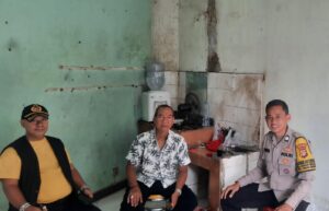Dekatkan Diri dengan Warga, Polisi Sambangi Warga RW 12 Kebon Melati Agar Tingkatkan Siskamling