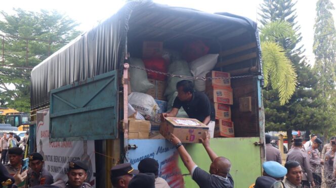 
					POLDA JAMBI & BHAYANGKARI DAERAH JAMBI BERANGKATKAN BANTUAN KEMANUSIAAN UNTUK KORBAN BENCANA SUMATERA BARAT