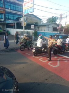 Tingkatkan Pelayanan Publik, Polsek Kemayoran Lakukan Pengaturan Pagi Hari
