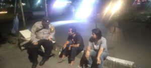 Berikan Himbauan Kamtibmas, Bhabinkamtibmas Intensifkan Patroli Malam Hari