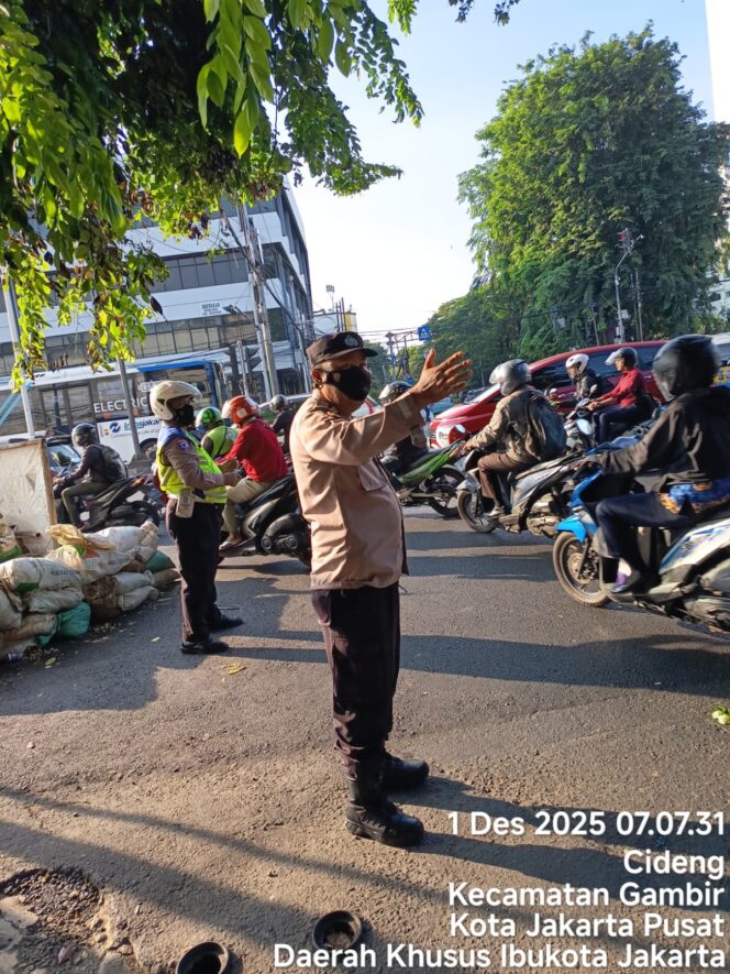 
					Pelayanan Lalu Lintas Pagi di TL Caringin Berjalan Lancar