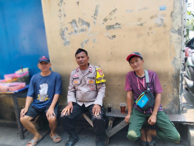 
					Bhabinkamtibmas Cideng Lakukan Cooling System di RW 11, Perkuat Komunikasi dan Keamanan Lingkungan