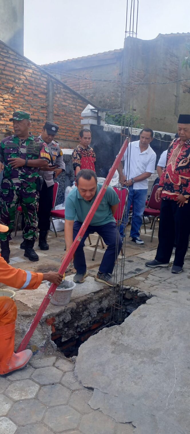 
					Peletakan Batu Pertama Mushola di Cempaka Baru Disambut Antusias, Polri Hadir Bersama Warga