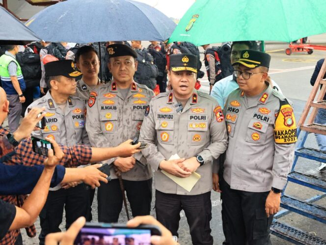 
					Mabes Polri Berangkatkan 219 Personel dan Bantuan Logistik untuk Mitigasi Bencana Alam di Sumatera Utara