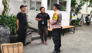 Patroli Kamtibmas Bhabinkamtibmas Gondangdia Perkuat Keamanan Lingkungan Jalan Kamboja
