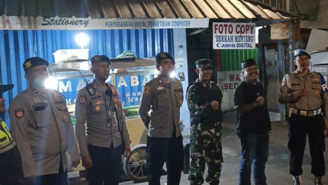 
					Sinergi Tiga Pilar Mantapkan Keamanan, Patroli Cipkon Sisir Menteng Tenggulun Antisipasi Guankamtibmas