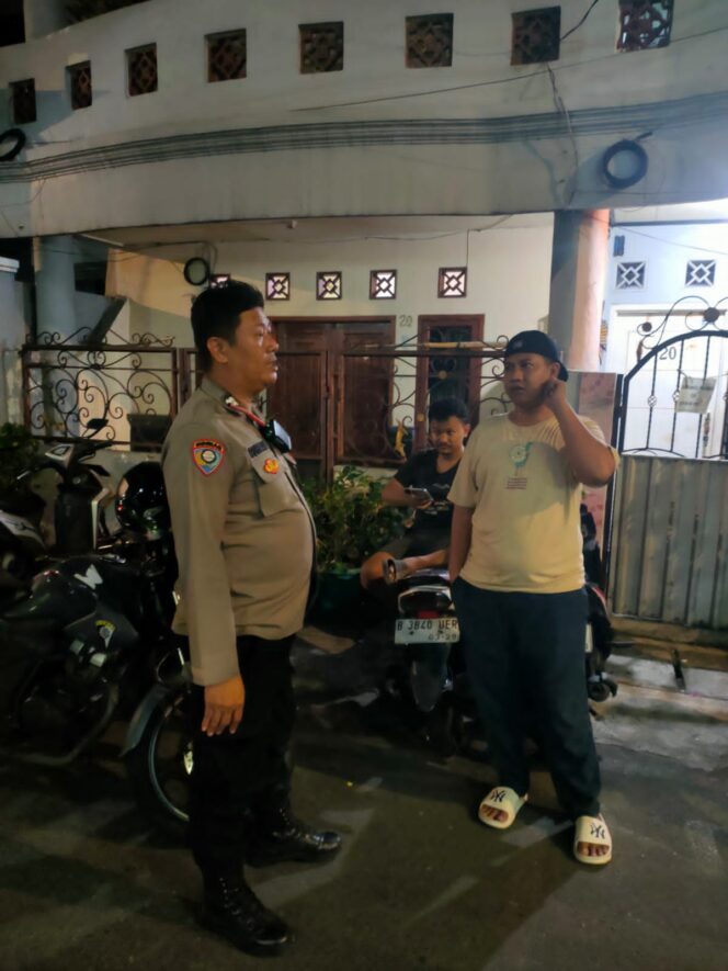 
					Bhabinkamtibmas Gandeng Warga dan Karang Taruna Jaga Kamtibmas di Kebon Sirih