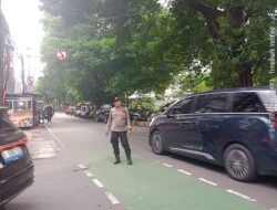 Arus Lalu Lintas Terpantau Ramai Lancar, Petugas Siaga Sore Hari di Kebon Kacang Raya