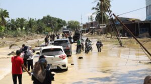 Kapolda Aceh “Menerobos” Lumpur dan Banjir tiba di Tamiang, pastikan penanganan banjir berjalan cepat dan terkoordinasi
