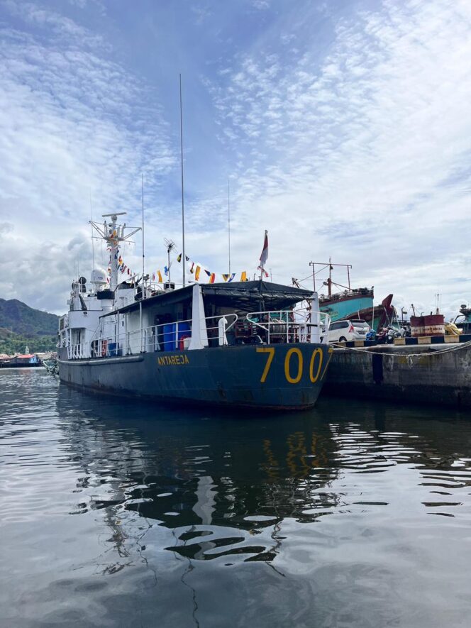 
					Satpolairud dan Personel Silongmat Laksanakan Operasi Siaga Bencana di Sumatera Utara dan Sumatera Barat