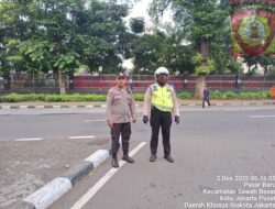 Perkuat Pengaturan Lalu lintas, Pagi Hari” Polsek Sawah Besar Jamin Kelancaran Jalan Warga”