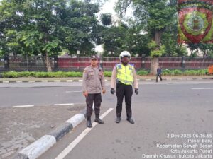 Perkuat Pengaturan Lalu lintas, Pagi Hari” Polsek Sawah Besar Jamin Kelancaran Jalan Warga”
