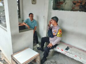 Sambang Bhabinkamtibmas Kartini Warga Didorong Aktif Jaga Lingkungan