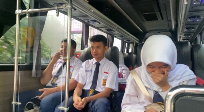 
					Bus Sekolah Gratis Brimob Polda Metro Jaya Selalu Jadi Kebanggaan Warga Tangerang Selatan