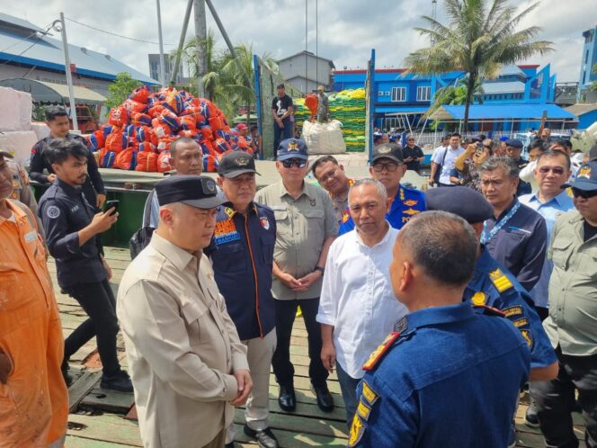 
					Batalyon Dhira Brata Akpol 1990 Salurkan Bantuan Besar untuk Korban Banjir Bandang dan Longsor di Aceh Tamiang