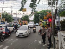 Polsek Johar Baru Respon Cepat, Atur Lalin Sore di Lintasan Kereta Api Percetakan Negara
