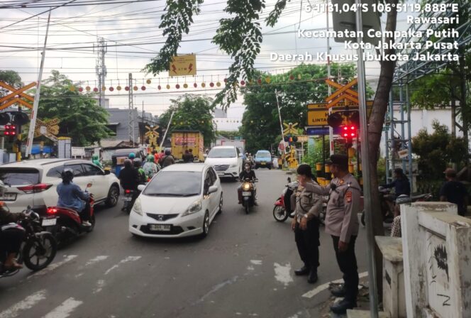
					Polsek Johar Baru Respon Cepat, Atur Lalin Sore di Lintasan Kereta Api Percetakan Negara