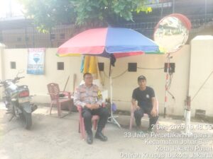 Patroli Dialogis dan Sambang Warga, Bhabinkamtibmas Johar Baru Lakukan Cooling System di Perumahan DPS